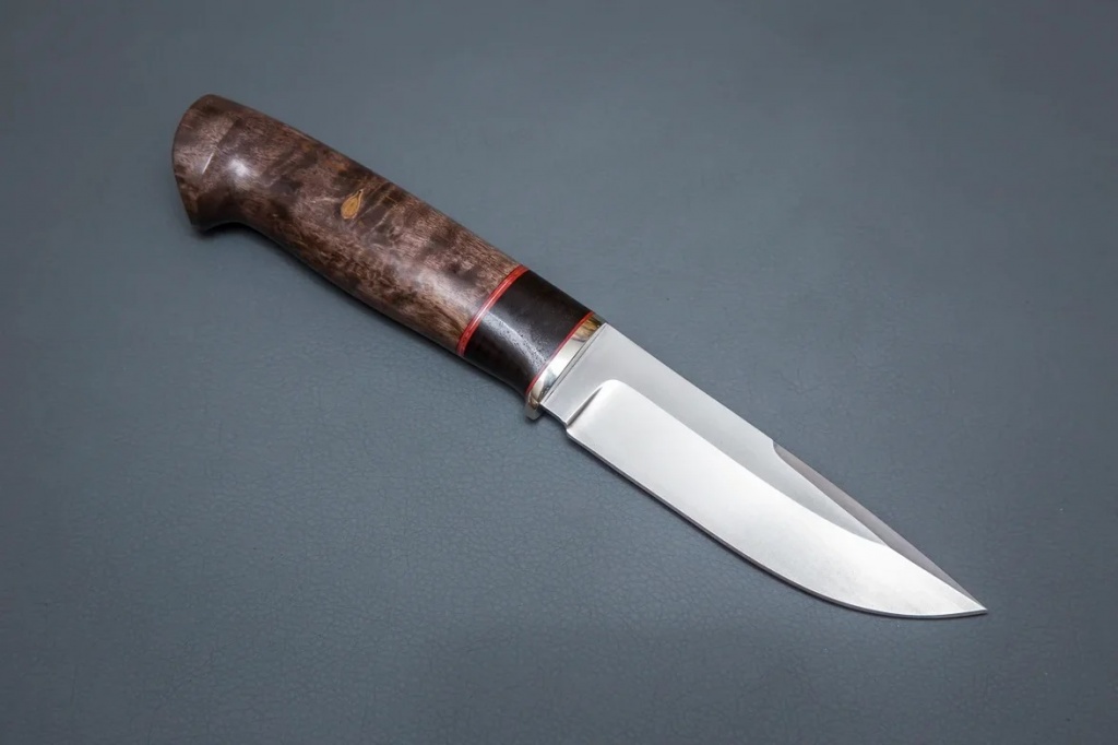 Нож "Соболь" (ХВ-5) литье, рукоять из ценных пород дерева